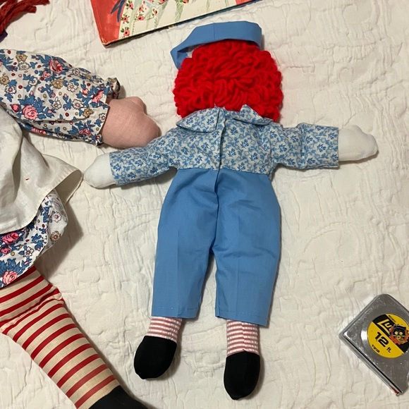 Vintage collectible Raggedy Ann dolls and book. - Picture 12 of 12